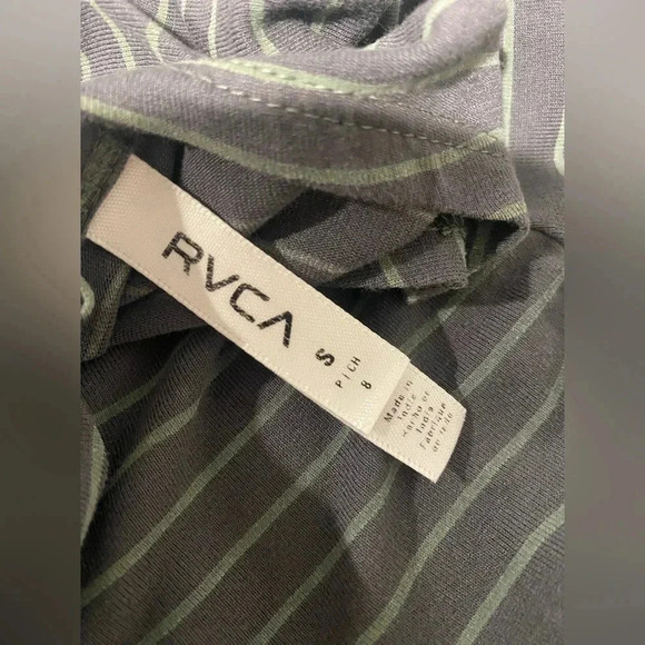RVCA Tshirt dress with pockets. Size small - Picture 6 of 6